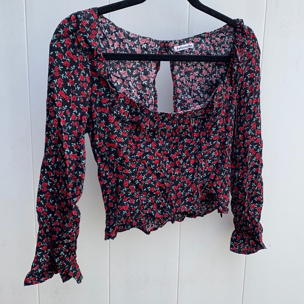 Ref top with keyhole detail